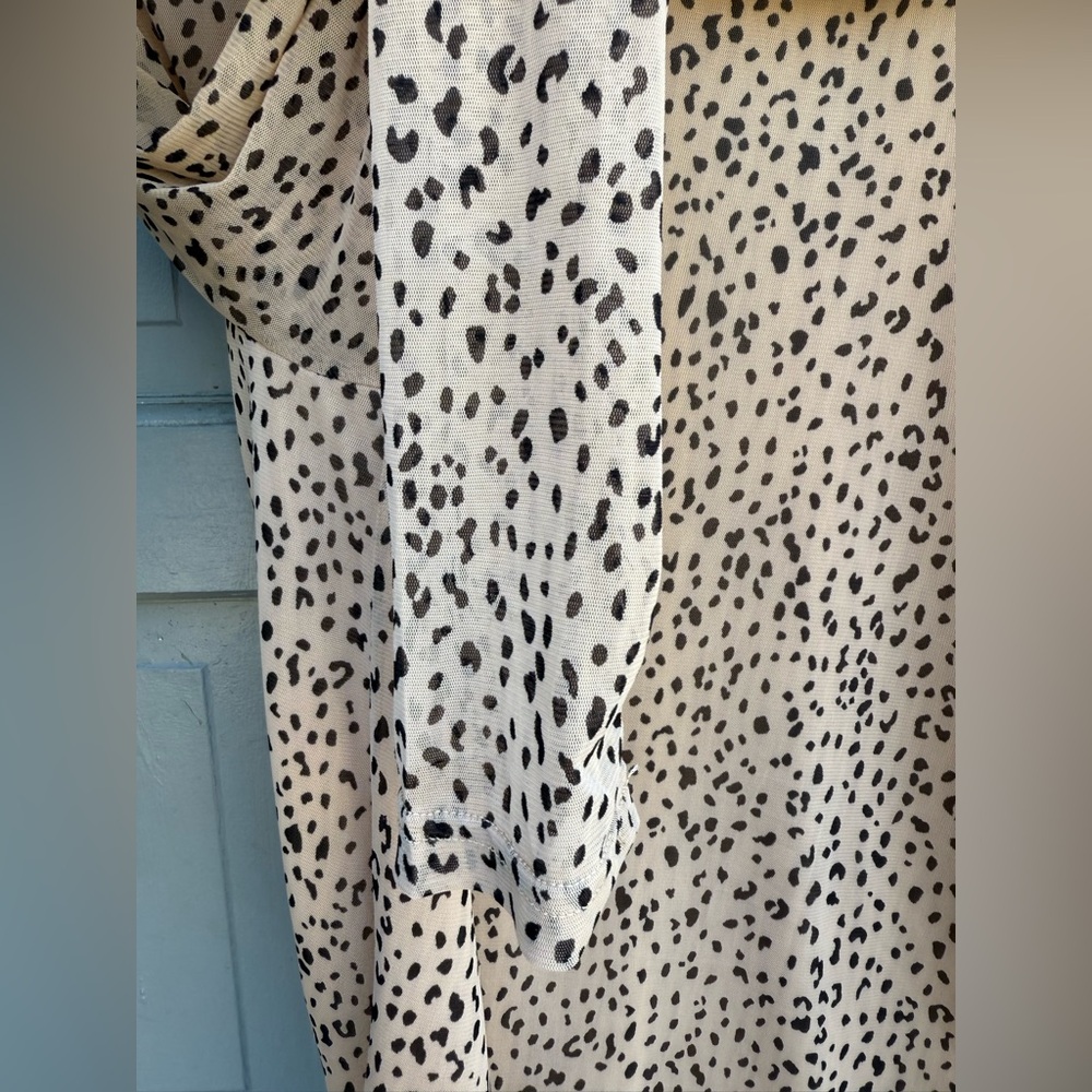 Jane and Delancey Black/Cream rushed Long Sleeve buttoned leopard print size L - Picture 3 of 8